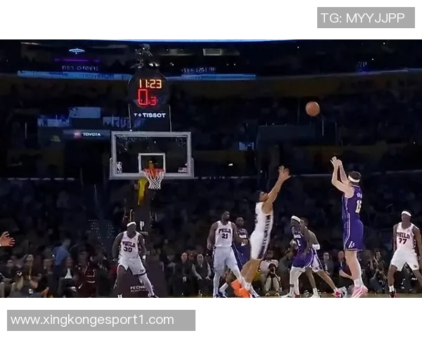 湖人替补表现低迷对阵76人仅得10分创赛季新低场均得分垫底联盟