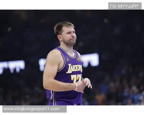 太阳记者反击湖人球迷质疑东契奇上场对里夫斯51分的影响