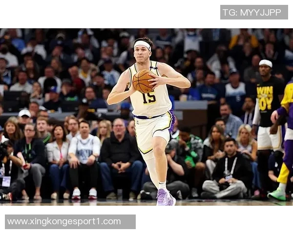 湖人官方推文庆祝里夫斯50分成就加入精英俱乐部的辉煌时刻